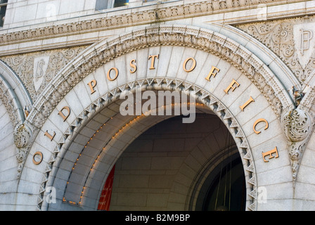 Arch bei er Old Post Office in Washington D C in den 1890er Jahren gebaut und vor kurzem umgebaut zu einem internationalen Hotel von Donald Trump Stockfoto