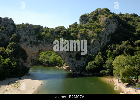 Pont d ' Arc (Bogenbrücke) über die Ardèche Fluss, Frankreich Stockfoto