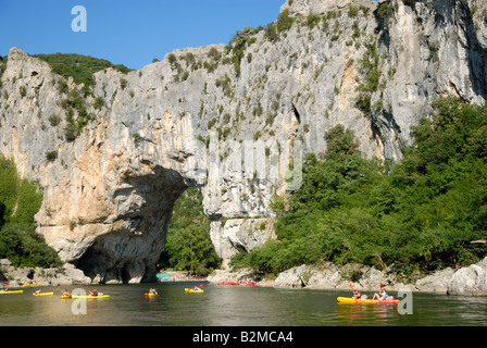 Pont d ' Arc (Bogenbrücke) über die Ardèche Fluss, Frankreich Stockfoto