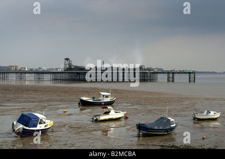 Grand Pier verbrannt in Weston Super Mare. Letzten Stunden Feuerwehrmann-Action. Somerset, England, Vereinigtes Königreich Stockfoto