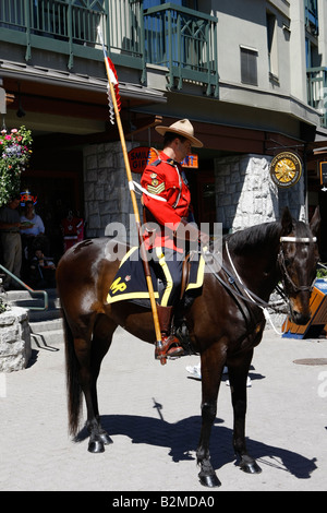 Königliche montiert kanadische Polizei auf Pferd in Whistler Dorf nach Hause von den Olympischen Spielen 2010 Stockfoto