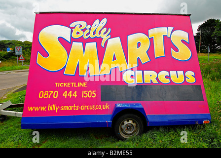 ein am Straßenrand Werbedialogmaßnahmen Horten in der Nähe von Redruth in Cornwall für "Billy Zirkus Smarts" Stockfoto