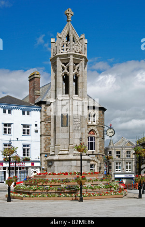 Das Kriegerdenkmal auf dem Marktplatz in Launceston, Cornwall, uk Stockfoto