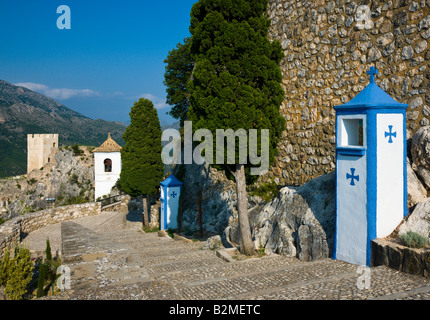 Costa Blanca Spanien Guadaleste oder El Castell de Guadalest Kreuzweg Stockfoto