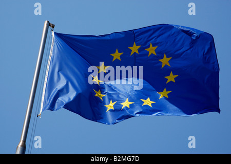 die Flagge der Europäischen Union fliegen in der Brise-Forte dei Marmi Versilia Lucca Toskana Küste Italien Nordeuropa Stockfoto