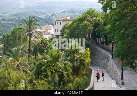 Costa Blanca Spanien Guadaleste oder El Castell de Guadalest - Weg durch die Gärten Stockfoto