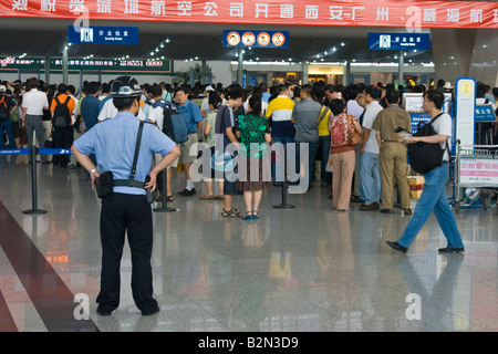 Bewachung und Sicherheit überprüfen Sie am Flughafen von Yang Xian Xian China Stockfoto