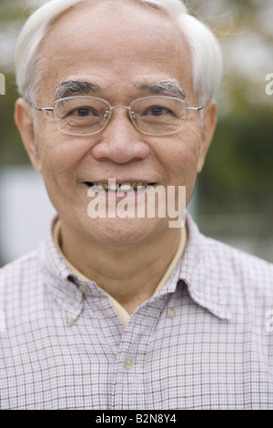 Porträt eines älteren Mannes lächelnd Stockfoto