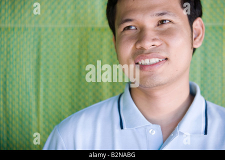 Nahaufnahme eines jungen Mannes lächelnd Stockfoto