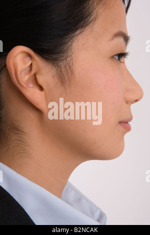 Seitenansicht der Geschäftsfrau lächelnd Stockfoto