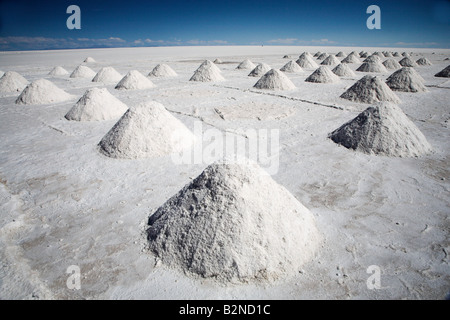 Salzberge abholbereit in der Salar de Uyuni salt Flats in Bolivien. Stockfoto