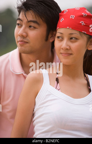Nahaufnahme eines jungen Paares wegschauen Stockfoto