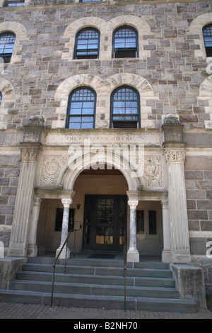 Reich verzierte lacy Kalkstein Schnitzereien von gewölbten Torbogen Eingang Alfred B Dodd Hall, der Princeton University. Stockfoto