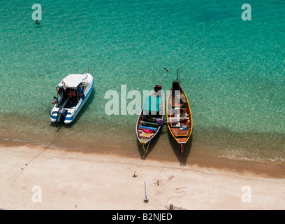 zwei Longtail-Boote in schöne Mango Bay auf Koh Tao Insel in Thailand Stockfoto