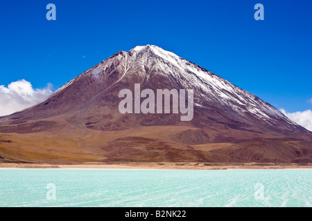 Bolivien südlichen Altiplano Laguna Verde Laguna Verde und Vulkan Licancabur Stockfoto