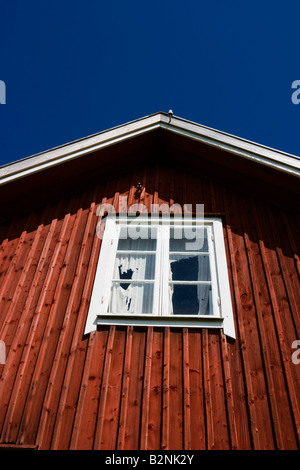 Rote gruselige Hütte Stockfoto