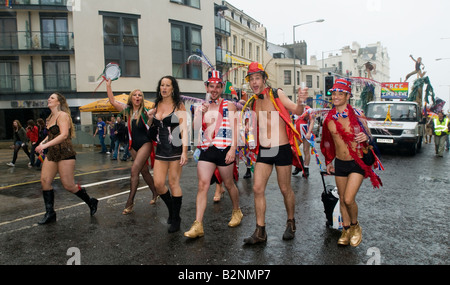 Vereinigtes Königreich, ENGLAND, 2. August 2008. Die Parade während der Gay Pride in Brighton Pride in Brighton & Hove veranstaltet. Stockfoto