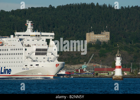 Die schwedische Autofähre Stena Saga von Stena Line verlassen die Kai von Vippetangen in Oslo Stockfoto