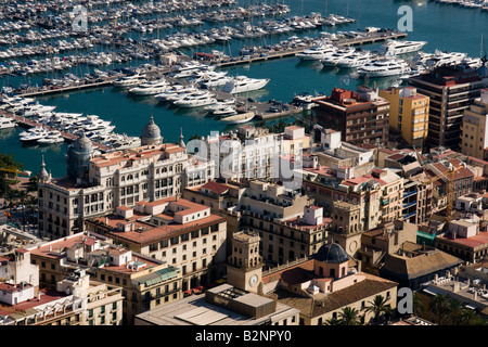 Costa Blanca Spanien Alicante Stadtansicht von Santa Bàrbara Burg zu Plaza Ayuntamiento Regierung Altstadt Stockfoto