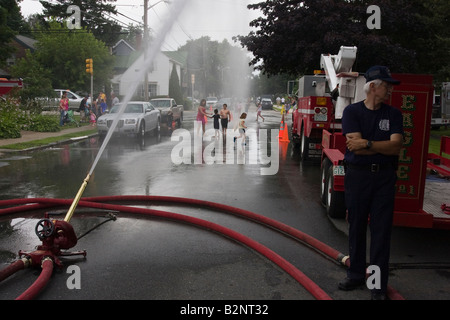 Antike Feuerlöschpumpe, Yankee Homecoming, Newburyport MA Stockfoto