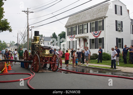 Antike Feuerlöschpumpe, Yankee Homecoming, Newburyport MA Stockfoto