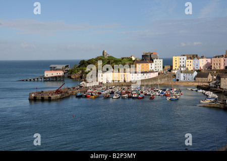 Tenby Hafen und bunten georgianischen Häusern Pembrokeshire Wales Cymru Stockfoto