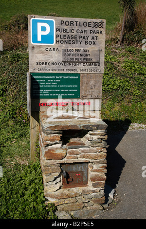 Portloe Parkplatz Ehrlichkeit Box. Stockfoto