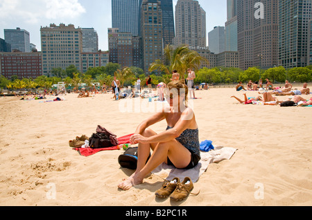 Oak St. Beach & Skyline Chicagos Stockfoto