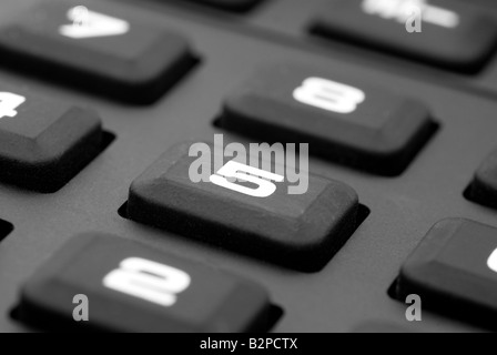 Eine Nahaufnahme einer Kautschuk-Tastatur eines Taschenrechners konzentrierte sich auf Platz 5 Stockfoto