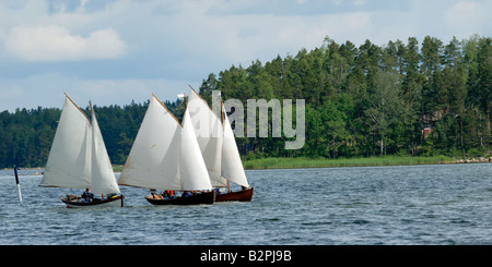 Ein kleines Schiff Rennen, eine traditionelle hölzerne Segelboote in Porvoo Archipel, Porvoo, Finnland, Skandinavien, Europa. Stockfoto