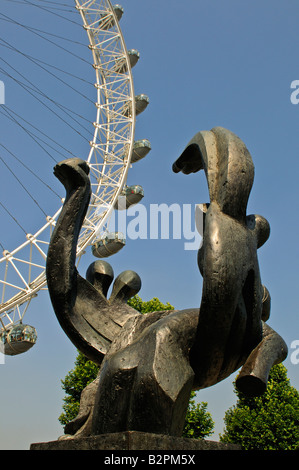 Internationalen Brigaden Denkmal und das London Eye Stockfoto