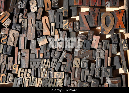 Nahaufnahme des alten hölzernen Buchdruck drucken Briefe. Stockfoto