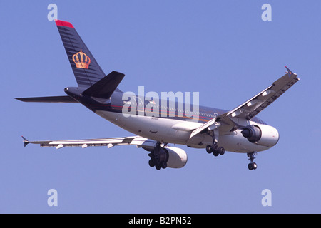 Airbus A310 betrieben von Royal Jordanian Airlines im Landeanflug auf dem Flughafen London Heathrow Stockfoto