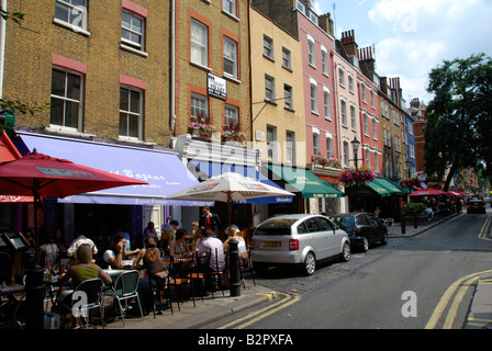 Blick auf bunten Cafés in der James Street in der Nähe von St.-Christpher Ort London England Stockfoto