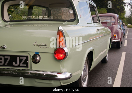 Rückseite des einen Ford Anglia Deluxe, etwa zur Aufrechnung von Belfast, Portrush Stockfoto