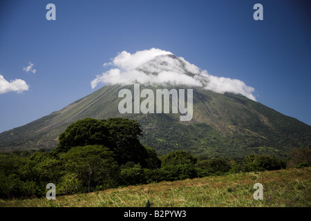 Volcan Concepciòn, ein aktiver Vulkan auf der Insel Ometepe, Nicaragua in Mittelamerika. Stockfoto