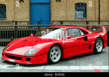 Drei Viertel Vorderansicht eines Ferrari F40 auf dem Display Die London Motor Show Stockfoto