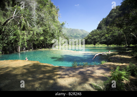 Die natürlichen Pools im Semuc Champey National Park in Semuc Champey in Guatemala. Stockfoto