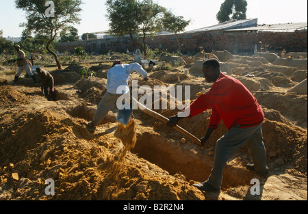 Friedhof Graben auf einem Friedhof in Kuito, Angola. Stockfoto