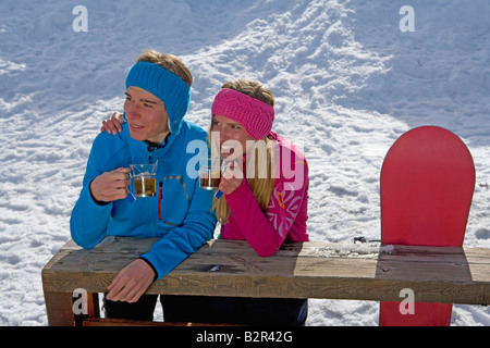 Paar, sitzen, Lächeln Stockfoto