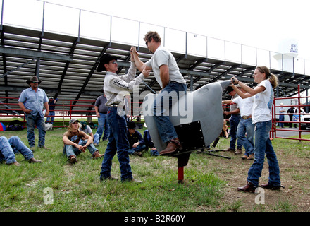 US-Gehöft Sankey s Rodeo Schule Bullriding erste Lektion über Il Toro Foto GERRIT DE HEUS Stockfoto