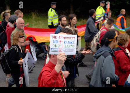 Sipson Dorfbewohner Protest im Camp for Climate Change gegen den Ausbau von BAA Heathrow Airport mit einer dritten Startbahn, UK Stockfoto