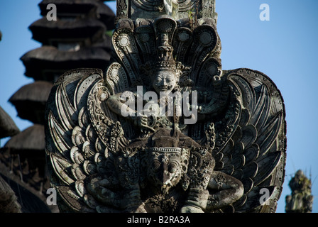 Taman Ayun Tempel in Mengwi blauer Himmel dient hindu religiösen Pagoden Festival Gott Stein schnitzen Stockfoto