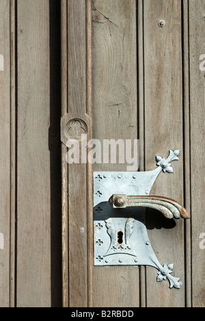 Tür-Detail am St.Josef Kirche, Herzberg am Harz, Deutschland Stockfoto