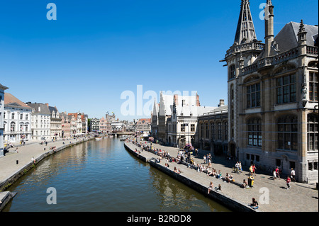 Blick auf den Kanal von St Michielsbrug mit der Graslei auf der rechten und der Korenlei auf der linken Seite, Gent, Belgien Stockfoto