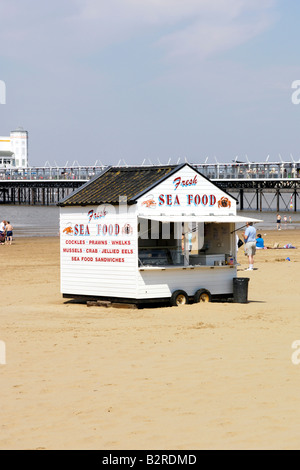 Sea Food Shack am Strand von Weston-Super-Mare Stockfoto