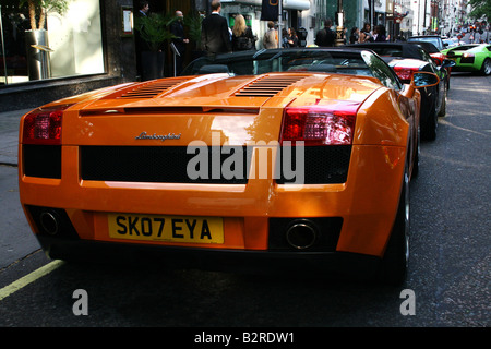 Bild von einer Orange Lamborghini genommen in Mayfair, London Stockfoto