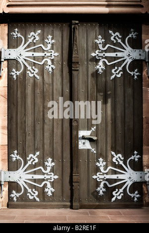 Tür-Detail am St.Josef Kirche, Herzberg am Harz, Deutschland Stockfoto