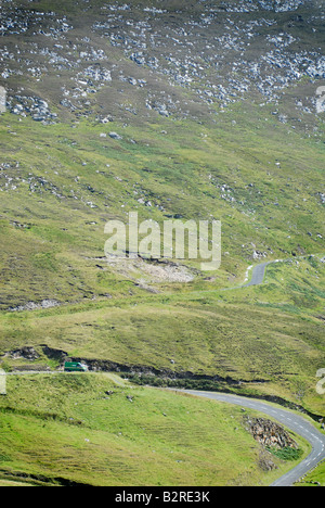 Eine grüne An Post-van an Keem Bay, Achill Island, County Mayo, Irland Stockfoto