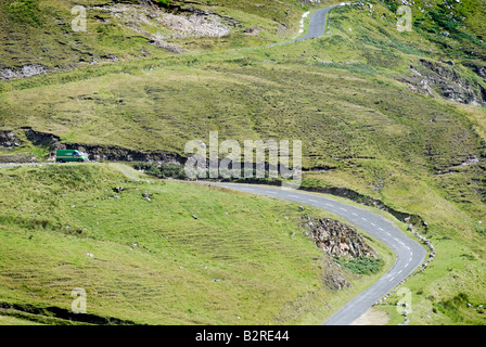 Eine grüne An Post-van an Keem Bay, Achill Island, County Mayo, Irland Stockfoto